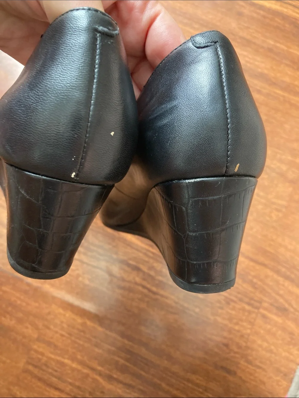Vionic Black Leather Wedge Pumps with Croc-Textured Heel Sz 7